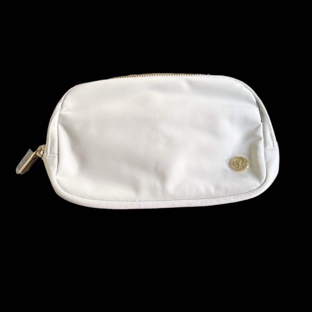 Lululemon Everywhere Belt Bag Limited Edition Gold Strap LU9BHGS VPOR/gold/WHT